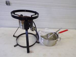 lot 52 image: Propane Fish Fryer