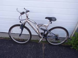 lot 57 image: Mongoose Bike