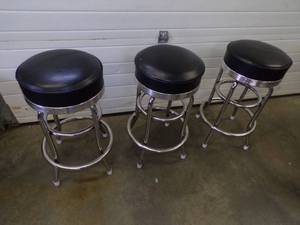 lot 68 image: 3 Stools