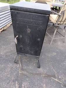 lot 72 image: Brinkman Smoker