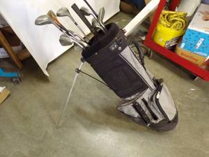 lot 80 image: Golf Clubs with Bag