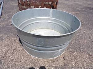 lot 86 image: Galvanized Tub