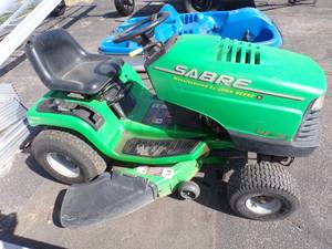 lot 79 image: John Deere Saber Riding Mower for parts needs motor