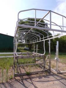 lot 105 image: Boat Lift with Canopy Frame no Winch