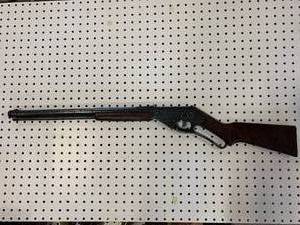 lot 1 image: Vintage Red Ryder Carbine BB Gun No. 111 Model 40 Working Condition