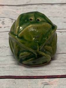 lot 18 image: Rosemeade Pottery Brussels Sprout Salt or Pepper Shaker