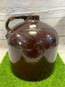 lot 22 image: Vintage Red Wing Stoneware One Gallon Jug
