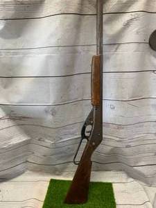lot 27 image: Daisy Model 103 BB Gun