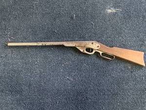 lot 39 image: Vintage No. 111 Model 29 BB Gun