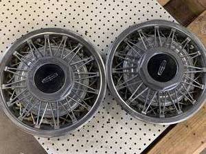 lot 58 image: Lot of Two Lincoln 1982-1990 Town Car Hubcaps