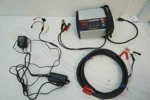 lot 15 image: Battery charger