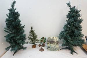 lot 16 image: Xmas dcor