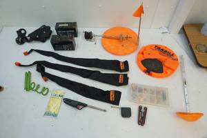 lot 27 image: Ice fishing supplies