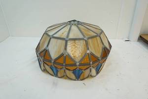 lot 37 image: Light fixture