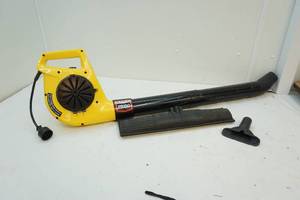 lot 68 image: Lawn vacuum