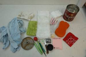lot 75 image: Cleaning supplies