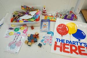 lot 76 image: Birthday supplies