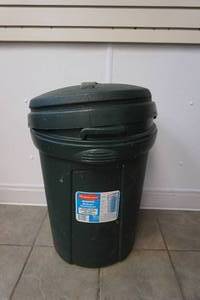 lot 82 image: Trash