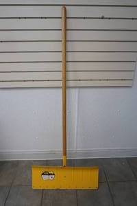 lot 92 image: Blade shovel