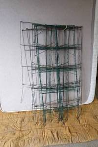 lot 100 image: Plant cages