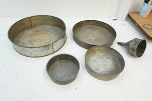 lot 109 image: Cake pans