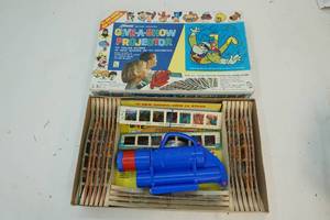 lot 111 image: Projector for kids