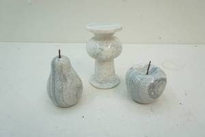 lot 119 image: Fruit dcor