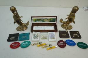 lot 138 image: Cards, coin purses, dcor