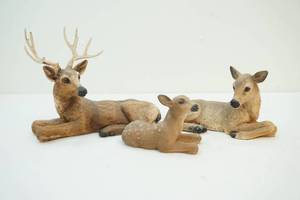 lot 154 image: Whitetail statues