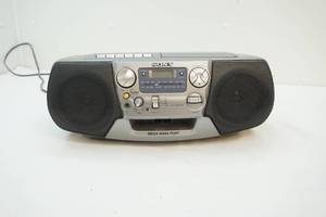 lot 157 image: Sony radio