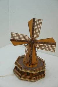lot 196 image: Lamp
