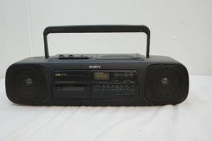 lot 201 image: Sony radio