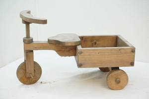 lot 202 image: Wooden dcor