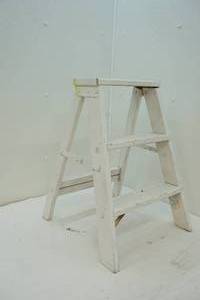 lot 203 image: Wooden step stool