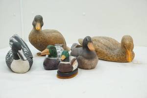lot 204 image: Duck dcor