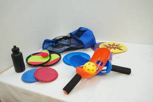 lot 205 image: Outdoor games in bag