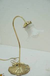 lot 206 image: Lamp