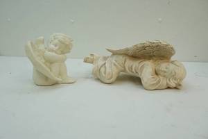 lot 211 image: Angel dcor