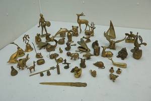lot 214 image: Brass dcor