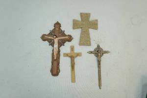 lot 225 image: Crosses