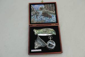 lot 233 image: Knife and watch set