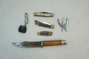 lot 237 image: Knives