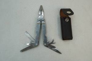 lot 238 image: Multifunction tool