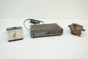 lot 259 image: Cocoa clock