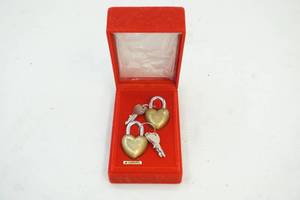lot 262 image: Lovelocks with keys