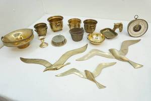 lot 265 image: brass items