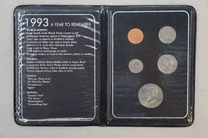 lot 289 image: 1993 coin book