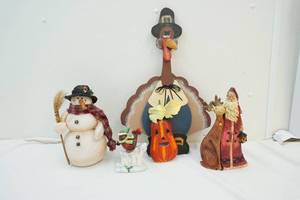 lot 351 image: Holiday Dcor