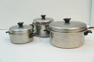 lot 360 image: cooking pots
