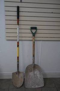 lot 393 image: shovel, spade